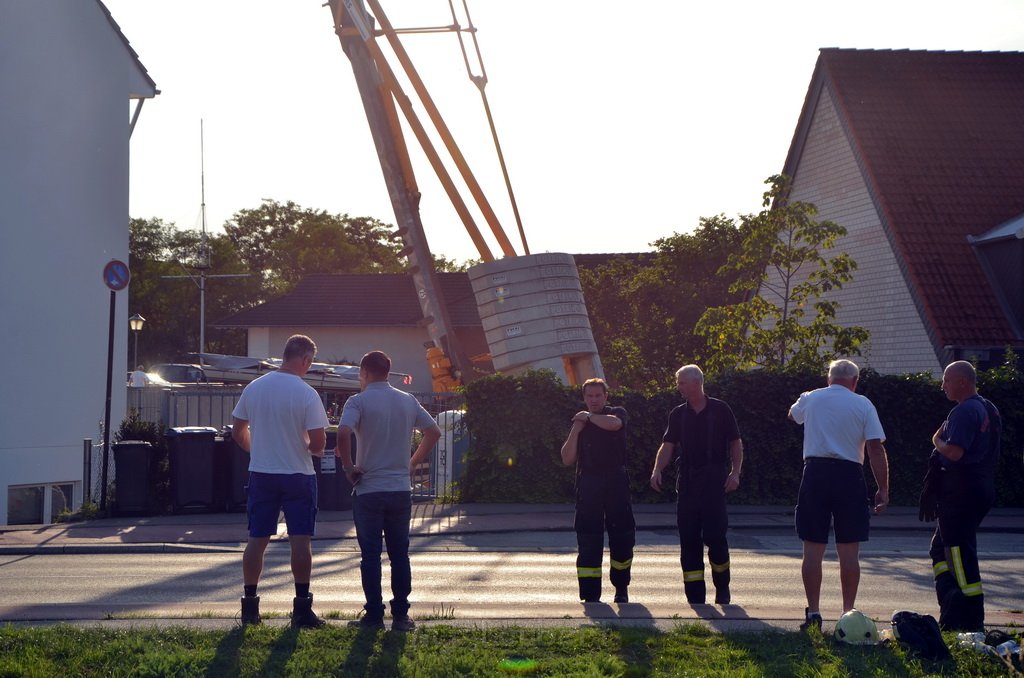 Kran drohte umzustuerzen Koeln Porz Zuendorf Hauptstr P015.JPG - Miklos Laubert